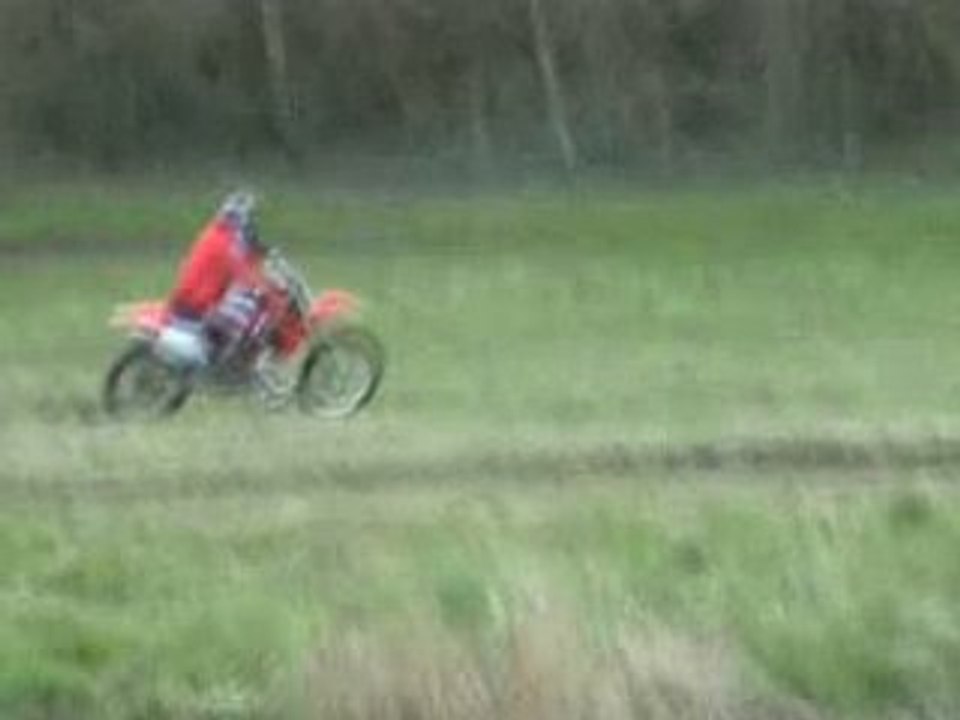 Clip becane de cross la mif en action part.3(450crf..etc)