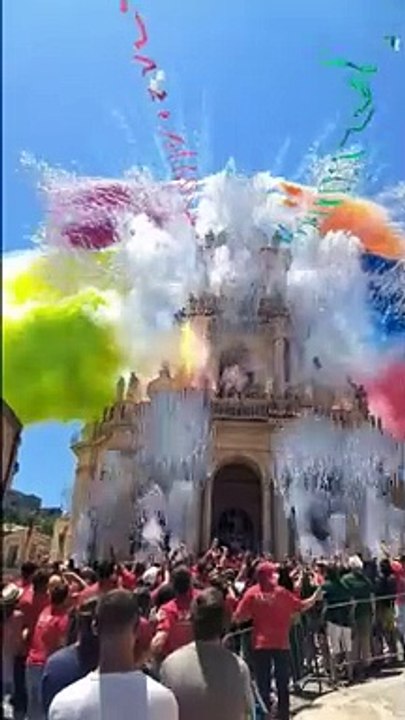 Feu d'artifice de dingue pour la Fête de l'Apôtre Saint Paul à Palazzolo Acreide