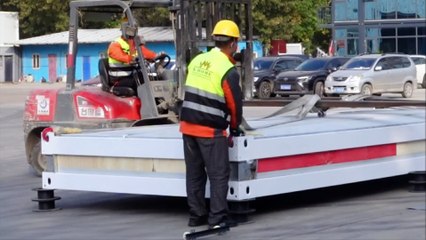 How to install a flat pack container house？