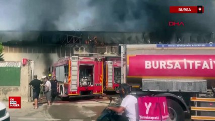 Bursa'nın Yıldırım İlçesi'nde kağıt ve elyaf fabrikalarında yangın çıktı