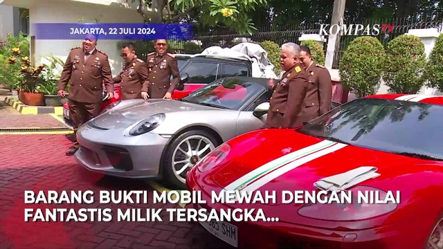 Barang Bukti Mobil Mewah Milik Tersangka Korupsi Timah Harvey Moeis-Helena Lim Berjejer di Kejari