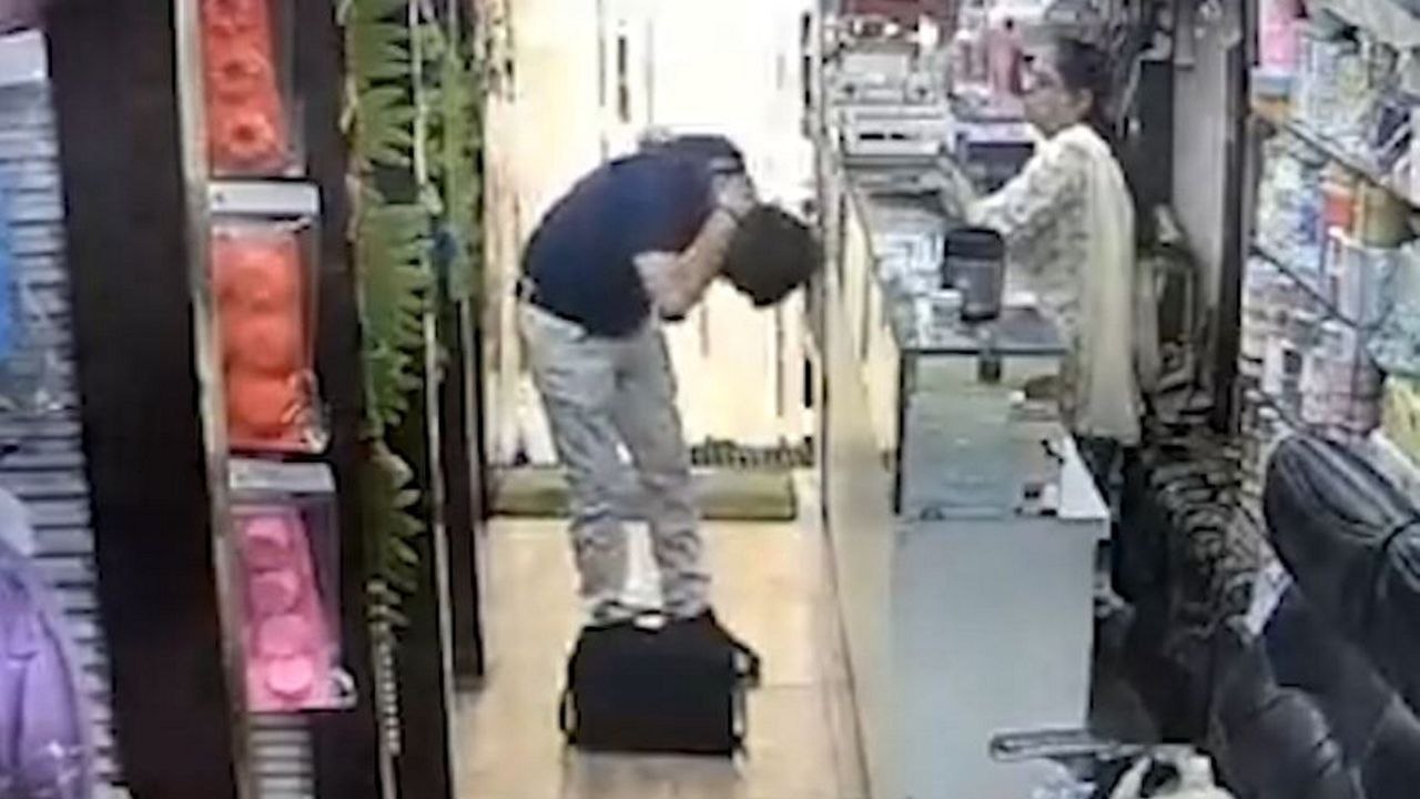 Diebesbande zielt auf opfer, indem sie sie mit juckreizpulver bedeckt