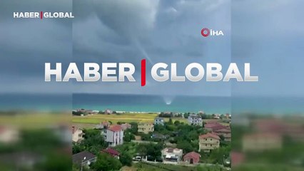 Karaburun Sahili'nde hareketli dakikalar: Denizde hortum çıktı