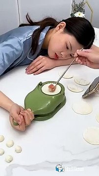 Tool Items - Magic dumpling making tool. Press lightly to make the skin big and round(360P)