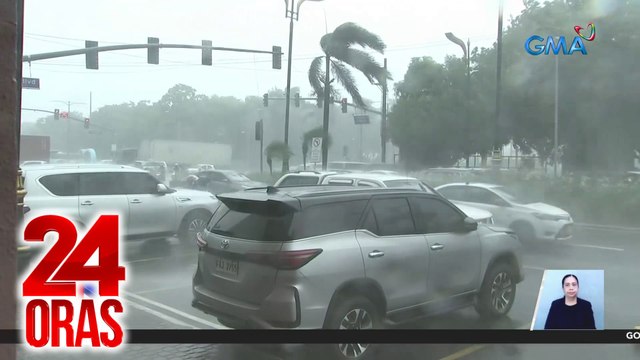 Malakas na ulan at hangin, naranasan sa ilang lugar sa Metro Manila; baha, namerwisyo | 24 Oras