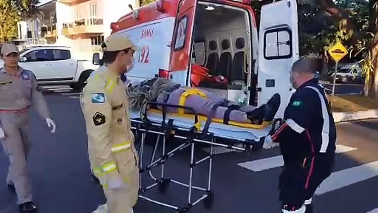 Motociclista sofre ferimentos ao ser atingida por carro em cruzamento de Umuarama