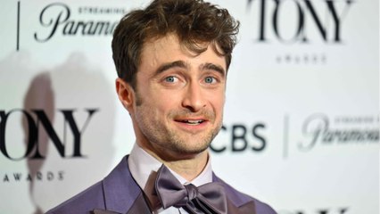 GALA VIDEO - Daniel Radcliffe a 35 ans : quelle est cette maladie rare dont il souffre ?