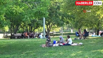 Sıcaktan bunalanlar parklara akın etti