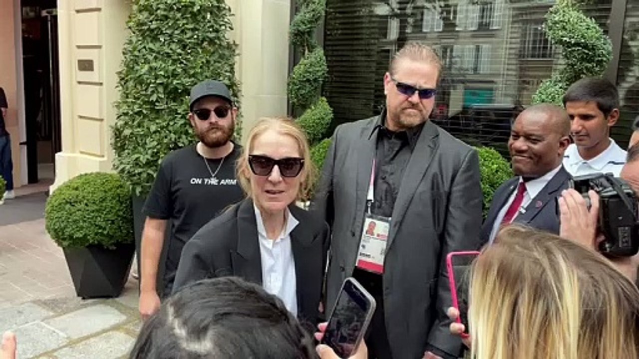 Céline Dion arrive à l'hôtel Royal Monceau à Paris avant l'ouverture des Jeux Olympiques de Paris