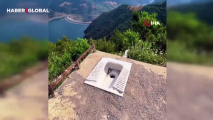 Baraj manzaralı tuvalet sosyal medyayı salladı: "Neden buraya yapıldığını anlamadık"