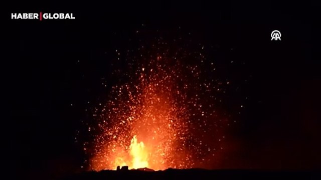 İtalya'da Etna Yanardağı'nın yeniden kül ve lav püskürttüğü anlar kayıt altına alındı