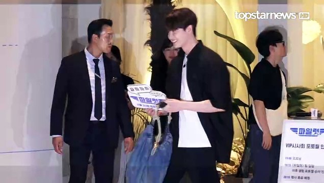 이종석(Lee Jong-Suk), 등장만으로도 설레이게 만드는 느낌있는 미모(‘파일럿’ VIP시사회) [TOP영상]