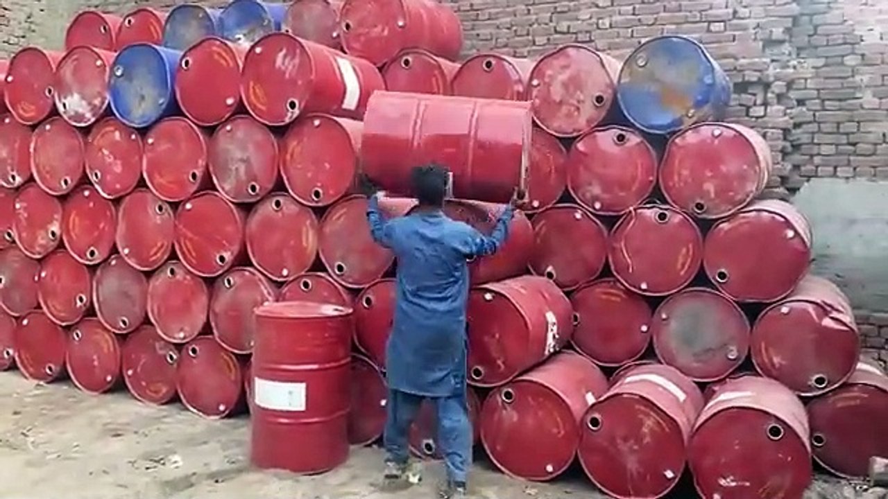 Process of Metal Oil Drum Recycling Traditional Manufacturing Steel Pipe From Steel Oil Drum Factory