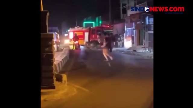 Mobil Pemadam Kebakaran Ditabrak Kereta Api di Indramayu, Diduga Mogok di Tengah Perlintasan