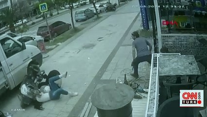 Video Haber | Kaldırımda giden motosiklet takla attı! Sebebi şaka gibi...