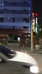 Homem convoca plateia para flagrar namorada saindo de motel com amante e viraliza