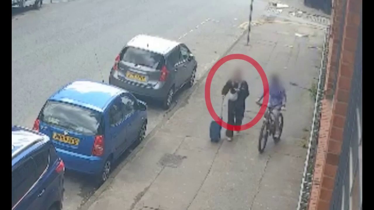 Phone thief cycles past victims before snatching their phones