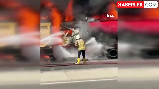 Cizre'de karşı şeride geçen hafriyat kamyonu tır ile böyle çarpıştı: 1 ölü, 1 yaralı
