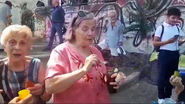 Roma, per gli anziani gita in battello contro il caldo e la solitudine