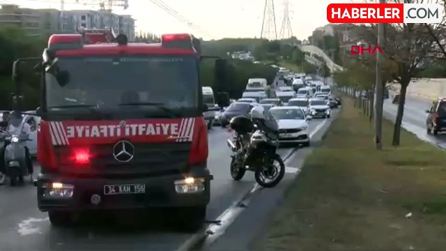 Esenler'de Otomobil Kazası: 3 Kişi Sıkıştı