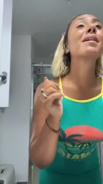 Woman Making Fake Freckles Using Hair Spray Fails Hilariously