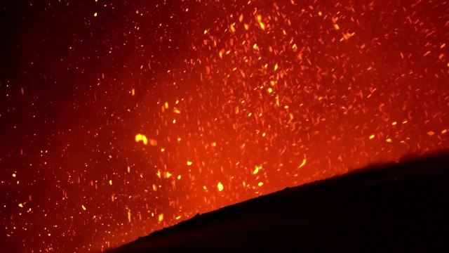 이탈리아 에트나 화산 분화...카타니아 공항 임시 폐쇄 / YTN