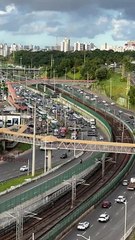 Trânsito na avenida Paralela começa a ser normalizado após protesto; entenda