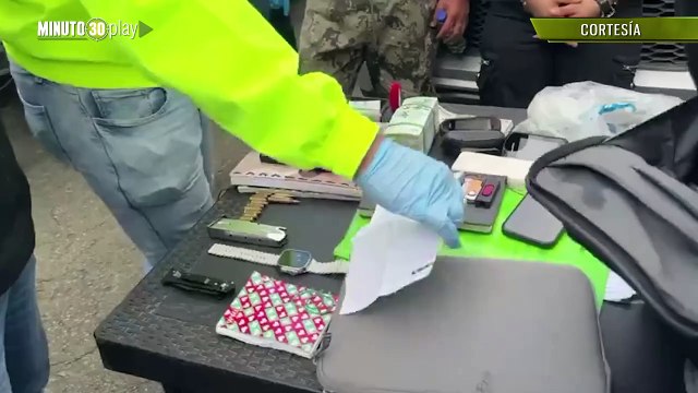 Celulares, memorias y balas de fusil lo que encontraron en las camionetas de la UNP que iban con disidentes de las Farc