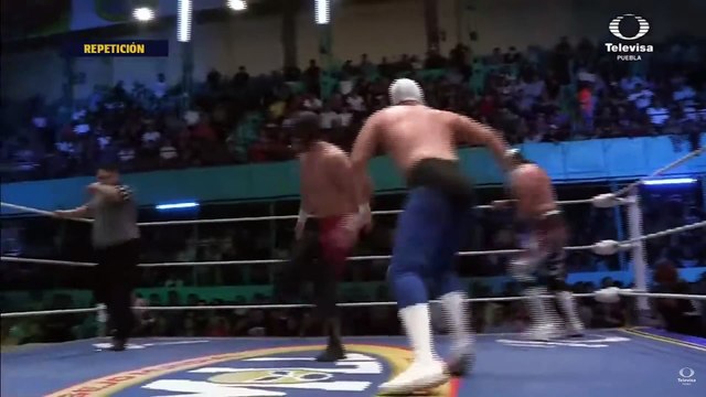 Euforia & Soberano Jr. vs Atlantis & Atlantis Jr. in a tournament final match