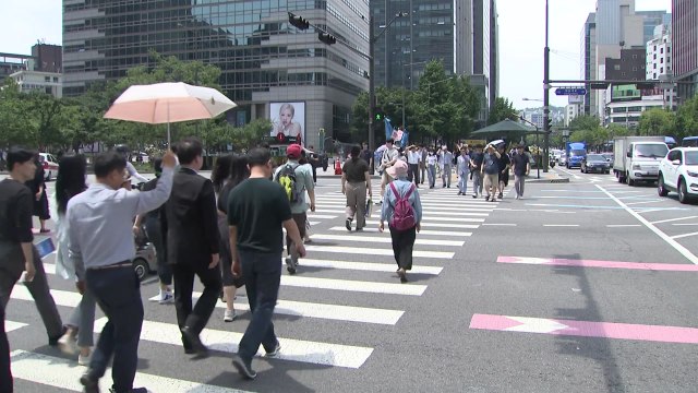 [날씨] 전국 대부분 지역 '폭염 특보'...곳곳 요란한 소나기 / YTN