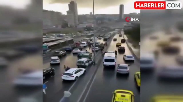Esenyurt E-5 Karayolu'nda 10 aracın karıştığı zincirleme kaza meydana geldi