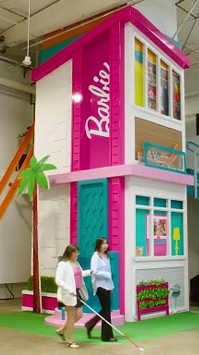 Mattel annonce le lancement d'une poupée Barbie non-voyante et d'une poupée Barbie noire avec les caractéristiques de la trisomie 21