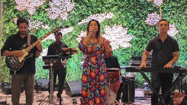 Teej Singer Near Me - Best Female Singer For Teej Function In Delhi - Famous Teej Singer Near Me