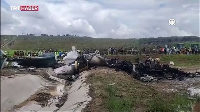 Nepal'de yolcu uçağı kalkıştan kısa süre sonra düştü
