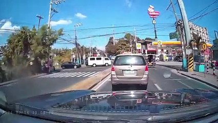 A large truck plows into cars at an intersection - crash dash