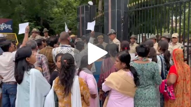 VIDEO: सरकार की इस योजना के विरुद्ध उतरे जलदाय विभाग के अधिकारी और कर्मचारी, निकाली मौन रैली