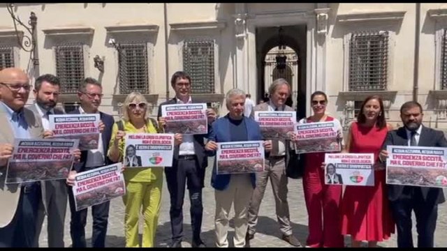Avs, flash-mob su emergenza siccità davanti a Palazzo Chigi