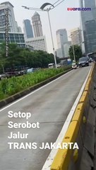 Mobil Menag Yaqut Terjebak Usai Terobos Jalur Bus TransJakarta