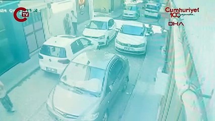 Bingöl'de madde bağımlısı bir şahıs önüne gelen insanları bıçakladı.