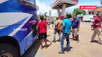 மன்னார் நோக்கி பயணித்த சொகுசு பேரூந்து புத்தளத்தில் விபத்து