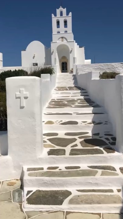 MAGNIFIQUE église et vue panoramique sur Sifnos en Grece