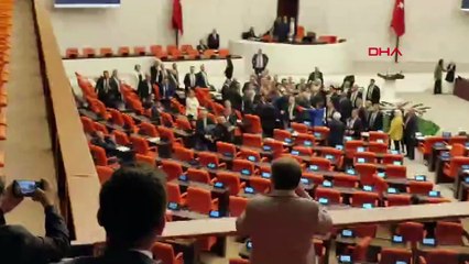 ‘AKP hırsızlık yapıyor’ diyen DEM Partili Ali Bozan’a eski bakan Adil Karaismailoğlu'nun yumruklu saldırısı