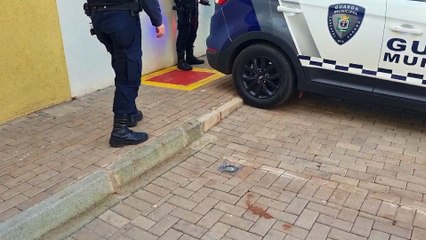 Motociclista com CNH suspensa é detido ao passar na frente da base da Transitar