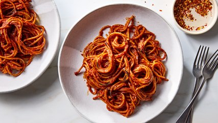 Spaghetti All'Assassina Will Make You Totally Rethink How To Cook Pasta