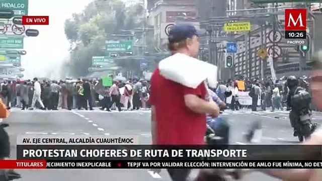 Choferes de ruta de transporte bloquean Eje Central, protestan por falta de pagos
