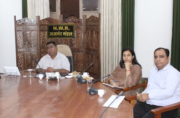 रेलवे ने मकानों के पीछे बने अवैध निर्माण हटाए