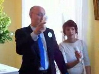 Le ministre Bernard Laporte joue à la Wii Nintendo