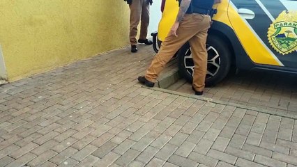Com a mão no fio, ladrão é preso em flagrante pela Polícia Militar no bairro Esmeralda