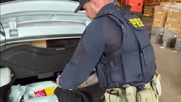 Carro de escolta armada carregado com eletrônicos é apreendido pela PRF em Cascavel