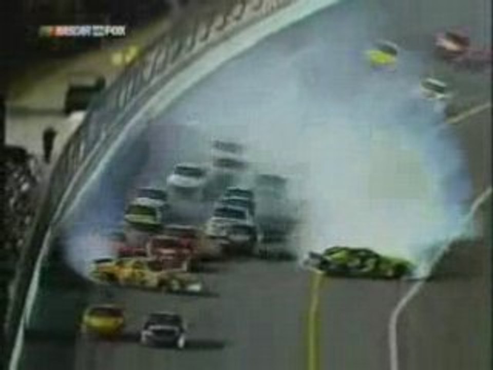 Nascar crash et carambolage gigantesque